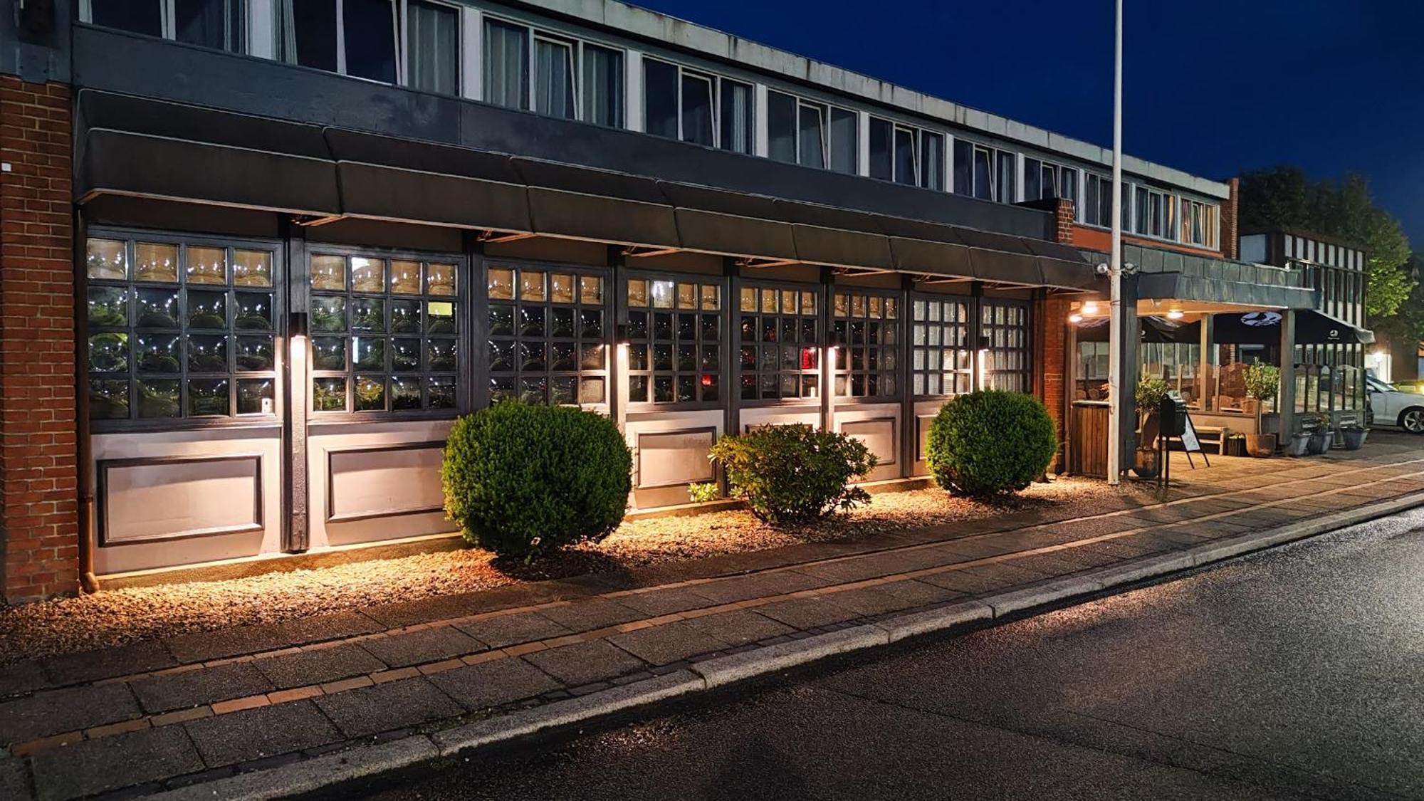 Banegaardshotellet Vojens Exterior photo